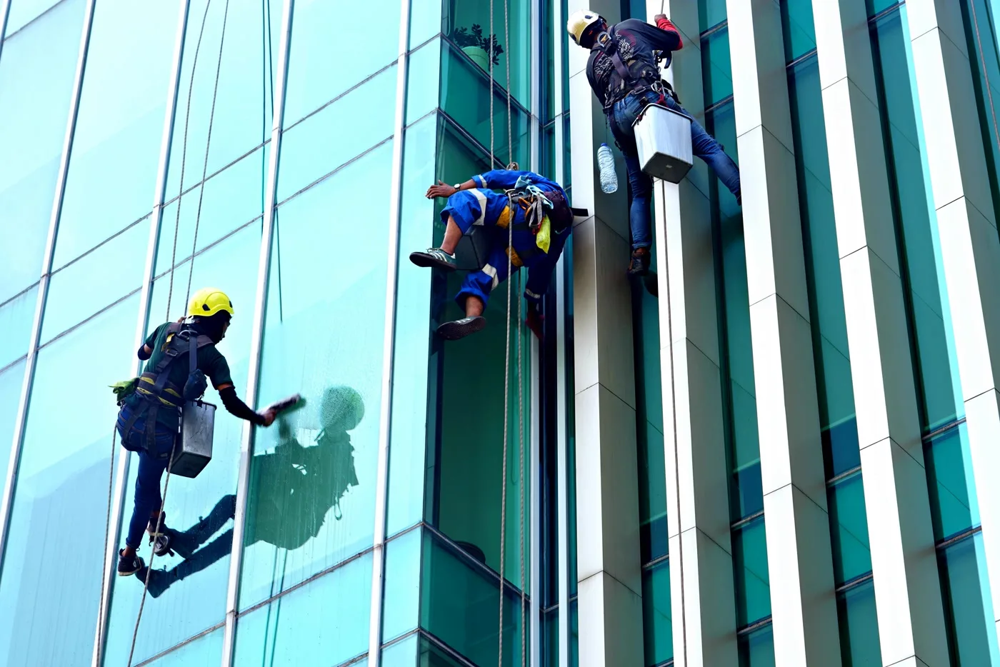 Professional facade and glass cleaning